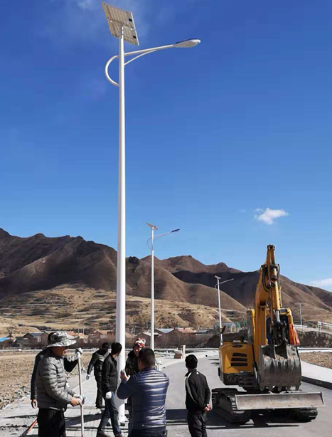 甘南碌曲10米库车太阳能路灯项目