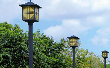 太阳能库车庭院灯怎么选亮度与续航更耐用